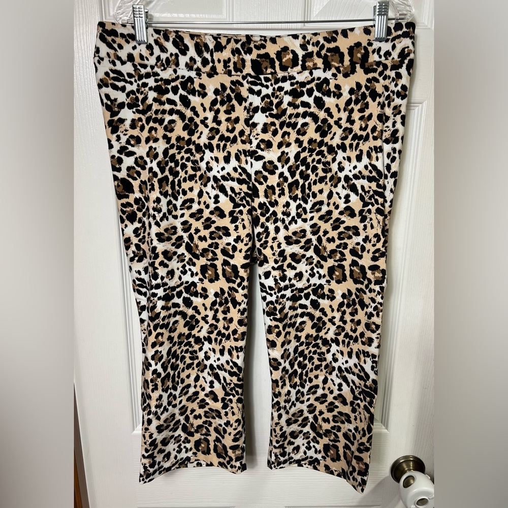 (NWOT) Leopard Print Chino Capris Capri Pants Pull On Stretch Mid Rise Dressy L